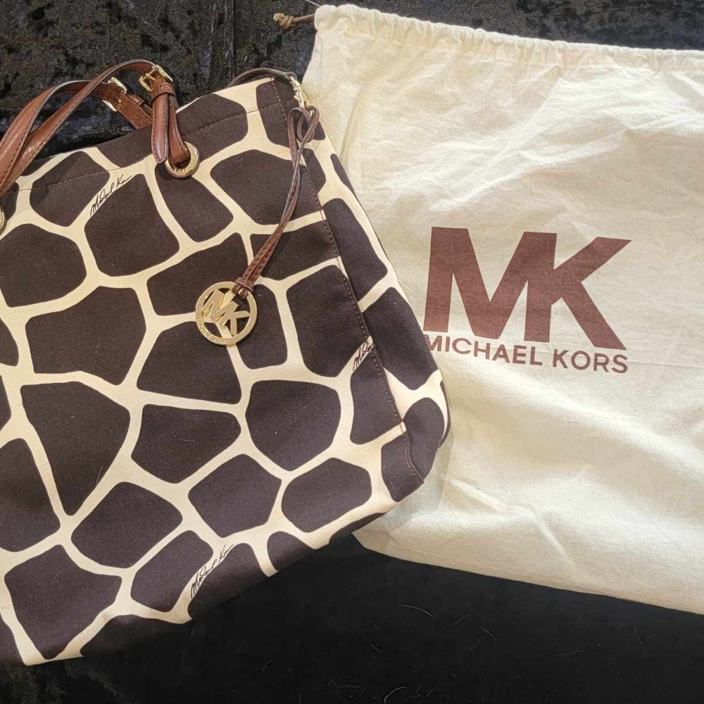 Michael Kors Giraffe Print Tote w/Dust Cover